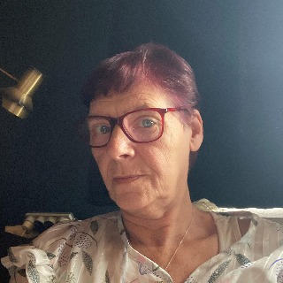 Hej jeg hedder Susanne og er 59 år og singel jeg er 172 høj og vejer 60 kilo og jeg elsker ... chat med Smukke65, en Kvinde fra Skanderborg. Stort chat-forum.